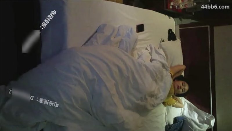 街头混混少年和性感女友酒店花式做爱，清纯反差高颜值，很性感很骚！
